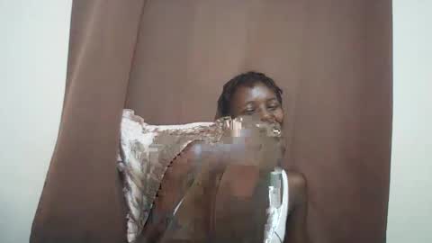 Snapshot of queen_0012 chatting on 13, 5, 2026 asher online show from 13, 5, 2026