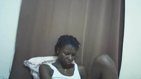 Snapshot of queen_0012 chatting on 15, 5, 2026 asher online show from 15, 5, 2026