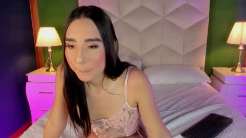 Queen Violet online show from 18, 2, 2025