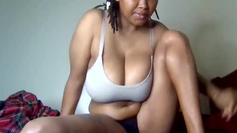 Snapshot of queen_doli chatting on 7, 7, 2026 queen_doli online show from 7, 7, 2026
