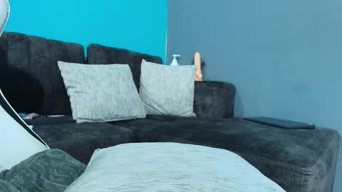 Your Queen Esthefi online show from 28, 10, 2025