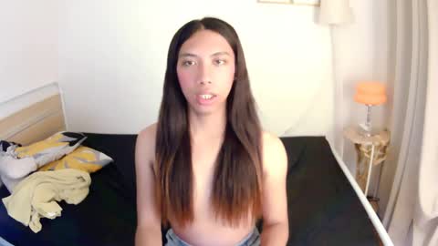 Snapshot of queen_gia chatting on 23, 4, 2026 queen_gia online show from 23, 4, 2026