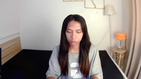 Snapshot of queen_gia chatting on 2, 5, 2026 queen_gia online show from 2, 5, 2026