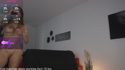 Snapshot of queen_leylla chatting on 7, 7, 2026 queen_leylla online show from 7, 7, 2026