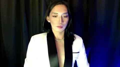 Queen Lucifer online show from 6, 11, 2025