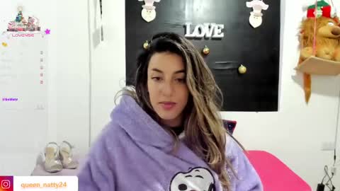 Snapshot of queen_natttyy chatting on 28, 12, 2024 queen_natttyy online show from 28, 12, 2024