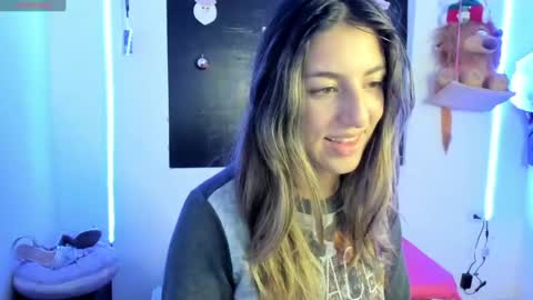 Snapshot of queen_natttyy chatting on 3, 1, 2025 queen_natttyy online show from 3, 1, 2025