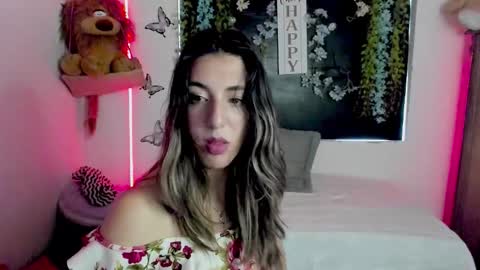 Snapshot of queen_natttyy chatting on 24, 9, 2025 queen_natttyy online show from 24, 9, 2025