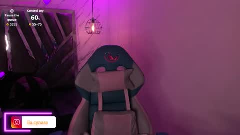   online show from 4, 10, 2025