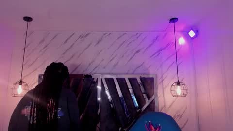   online show from 15, 10, 2025