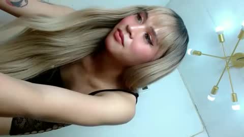 Snapshot of queena10 chatting on 23, 10, 2025 CALL ME YOUR QUEEN AIVY1 online show from 23, 10, 2025