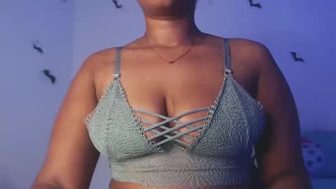 Snapshot of queenalya_ chatting on 8, 11, 2025 Ahlya online show from 8, 11, 2025