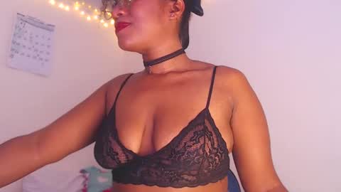 Snapshot of queenalya_ chatting on 21, 11, 2025 Ahlya online show from 21, 11, 2025