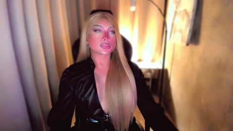 Snapshot of queenarthalia chatting on 30, 12, 2024 ARTHA online show from 30, 12, 2024