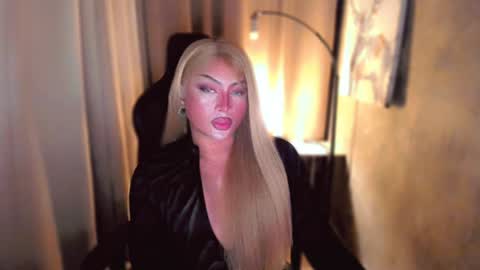 Snapshot of queenarthalia chatting on 7, 1, 2025 ARTHA online show from 7, 1, 2025