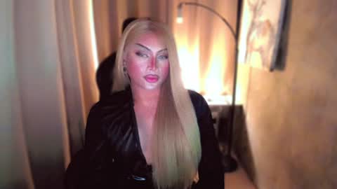 Snapshot of queenarthalia chatting on 11, 1, 2025 ARTHA online show from 11, 1, 2025