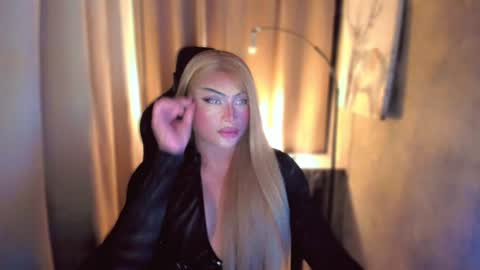 Snapshot of queenarthalia chatting on 26, 1, 2025 ARTHA online show from 26, 1, 2025