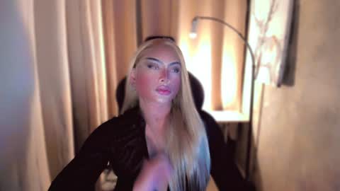 Snapshot of queenarthalia chatting on 7, 2, 2025 ARTHA online show from 7, 2, 2025