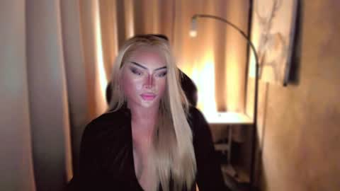 Snapshot of queenarthalia chatting on 8, 2, 2025 ARTHA online show from 8, 2, 2025