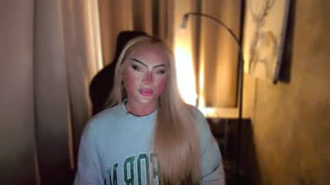 Snapshot of queenarthalia chatting on 18, 2, 2025 ARTHA online show from 18, 2, 2025