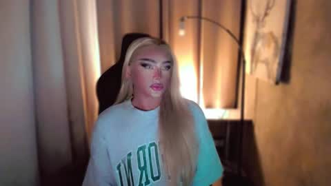 Snapshot of queenarthalia chatting on 20, 2, 2025 ARTHA online show from 20, 2, 2025