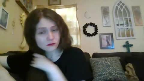 Snapshot of queencrimsonlvx chatting on 25, 4, 2026 queencrimsonlvx online show from 25, 4, 2026