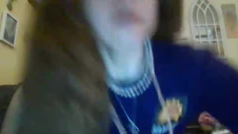Snapshot of queencrimsonlvx chatting on 7, 5, 2026 queencrimsonlvx online show from 7, 5, 2026