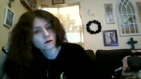 Snapshot of queencrimsonlvx chatting on 14, 6, 2026 queencrimsonlvx online show from 14, 6, 2026