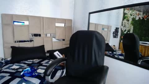 QUEENJEENN online show from 14, 1, 2025