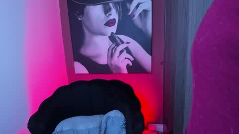 Snapshot of queenofhaze chatting on 16, 12, 2025 you may simply address Me with Your Grace online show from 16, 12, 2025