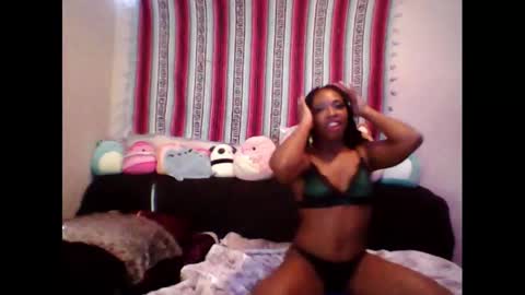 Snapshot of queenofheartsfaerah chatting on 10, 1, 2025 QueenOfHearts online show from 10, 1, 2025