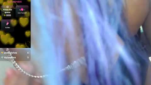 Snapshot of queenofheartsfaerah chatting on 5, 3, 2025 QueenOfHearts online show from 5, 3, 2025