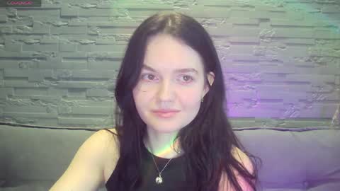 QueenOfModels online show from 1, 5, 2026
