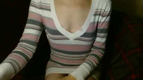 Snapshot of queenoftenderness chatting on 1, 1, 2025 queenoftenderness online show from 1, 1, 2025