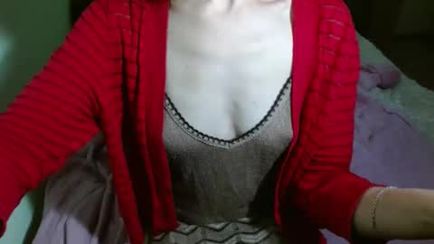 Snapshot of queenoftenderness chatting on 4, 1, 2025 queenoftenderness online show from 4, 1, 2025