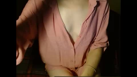 Snapshot of queenoftenderness chatting on 4, 2, 2025 queenoftenderness online show from 4, 2, 2025