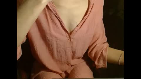 Snapshot of queenoftenderness chatting on 27, 2, 2025 queenoftenderness online show from 27, 2, 2025