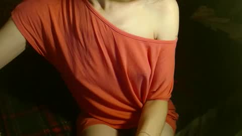 Snapshot of queenoftenderness chatting on 4, 3, 2025 queenoftenderness online show from 4, 3, 2025