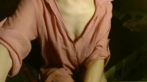 Snapshot of queenoftenderness chatting on 9, 3, 2025 queenoftenderness online show from 9, 3, 2025