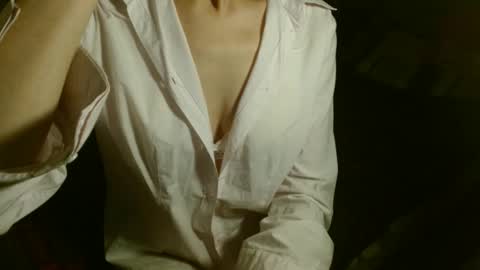 Snapshot of queenoftenderness chatting on 11, 3, 2025 queenoftenderness online show from 11, 3, 2025