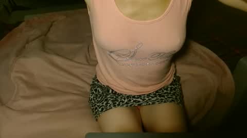 Snapshot of queenoftenderness chatting on 17, 9, 2025 queenoftenderness online show from 17, 9, 2025