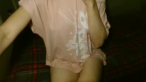 Snapshot of queenoftenderness chatting on 19, 9, 2025 queenoftenderness online show from 19, 9, 2025