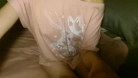 Snapshot of queenoftenderness chatting on 25, 9, 2025 queenoftenderness online show from 25, 9, 2025