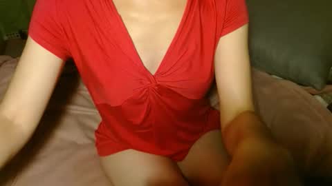 Snapshot of queenoftenderness chatting on 28, 9, 2025 queenoftenderness online show from 28, 9, 2025