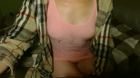 Snapshot of queenoftenderness chatting on 29, 9, 2025 queenoftenderness online show from 29, 9, 2025