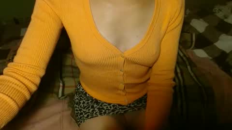 Snapshot of queenoftenderness chatting on 3, 10, 2025 queenoftenderness online show from 3, 10, 2025