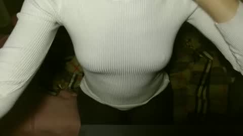 Snapshot of queenoftenderness chatting on 8, 10, 2025 queenoftenderness online show from 8, 10, 2025