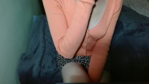 Snapshot of queenoftenderness chatting on 31, 10, 2025 queenoftenderness online show from 31, 10, 2025