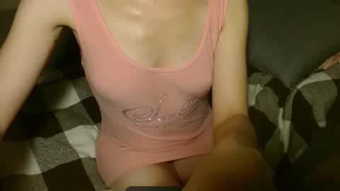 Snapshot of queenoftenderness chatting on 10, 11, 2025 queenoftenderness online show from 10, 11, 2025