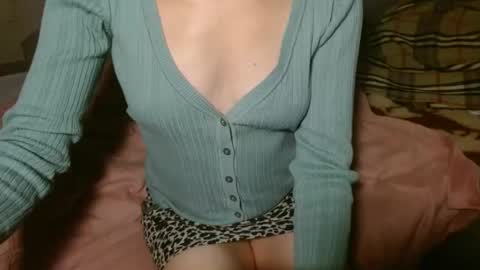 Snapshot of queenoftenderness chatting on 21, 11, 2025 queenoftenderness online show from 21, 11, 2025